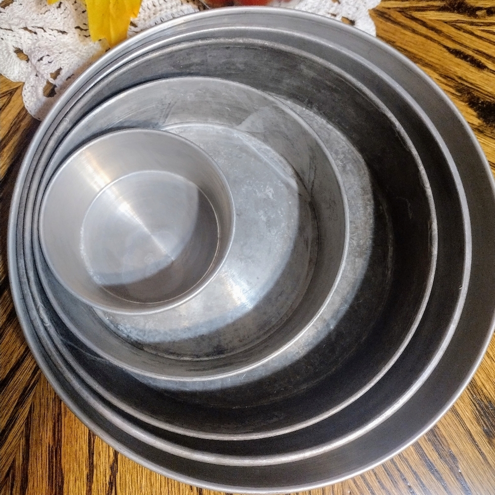 Five Tier Round Cake Pan or Pie Pan Set Pre-owned Good Condition